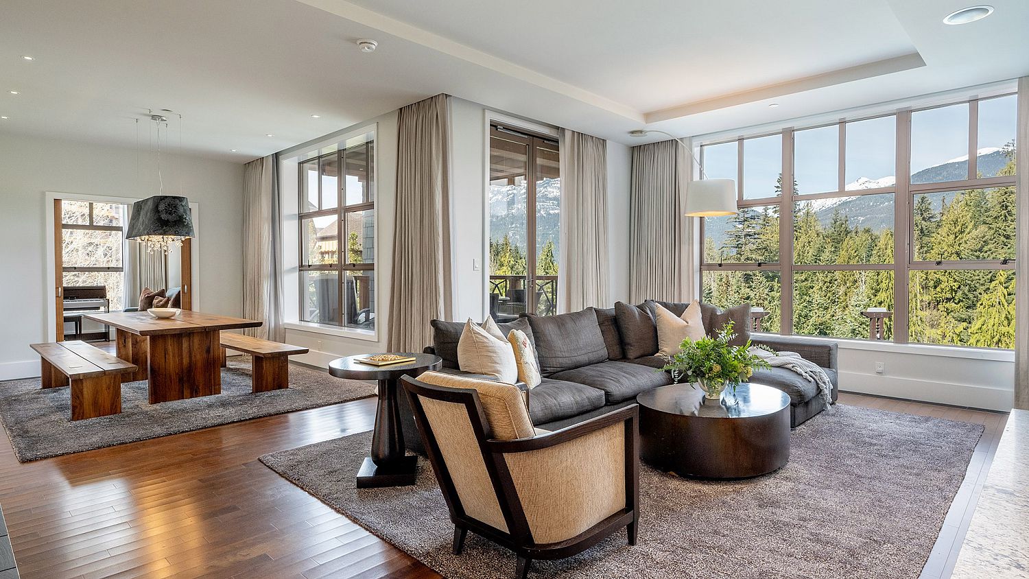 33 Four Seasons Private Residences