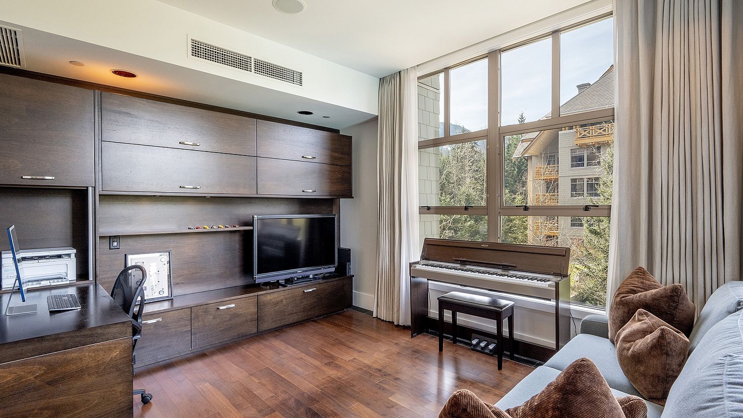 33 Four Seasons Private Residences