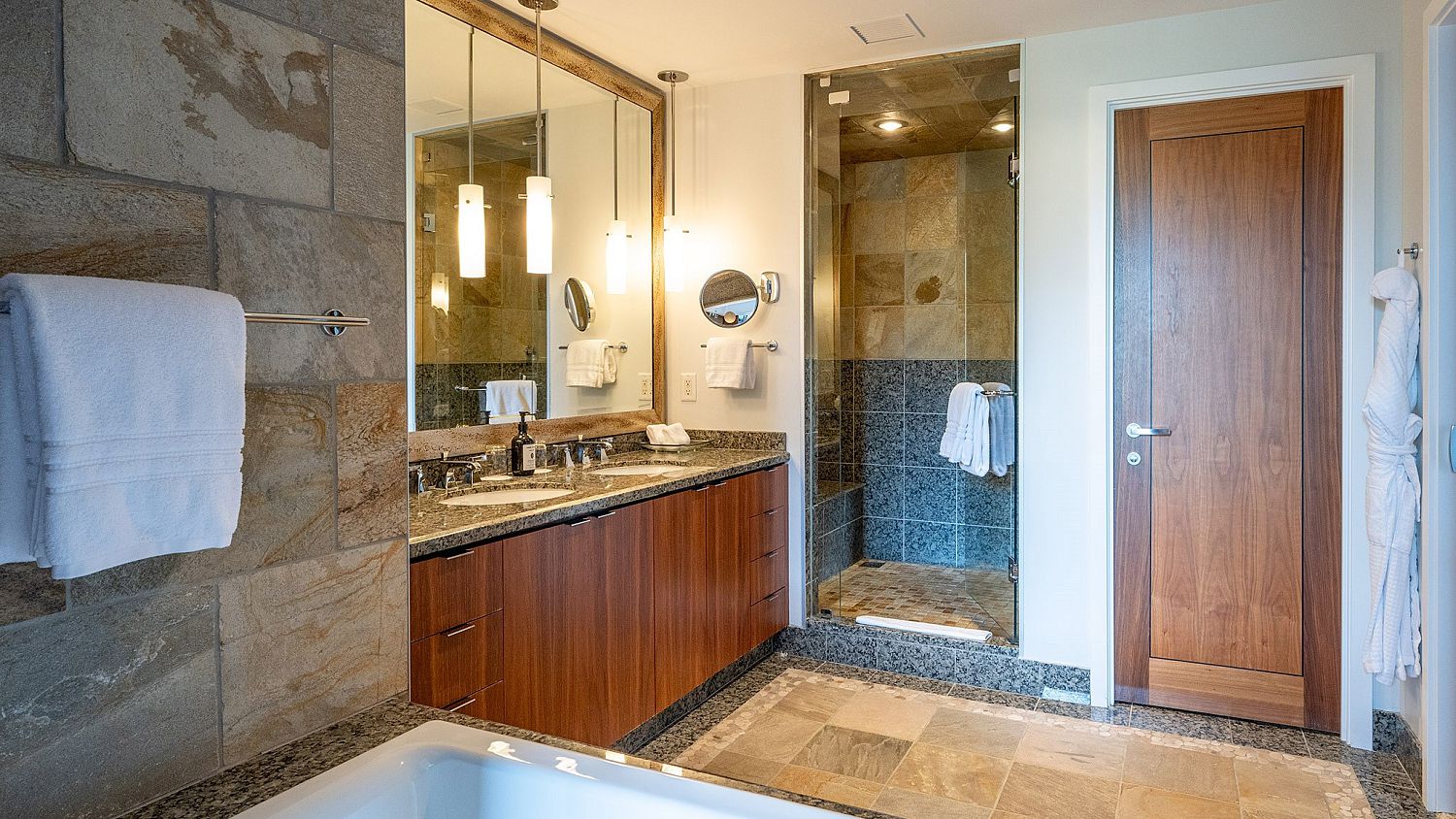 33 Four Seasons Private Residences