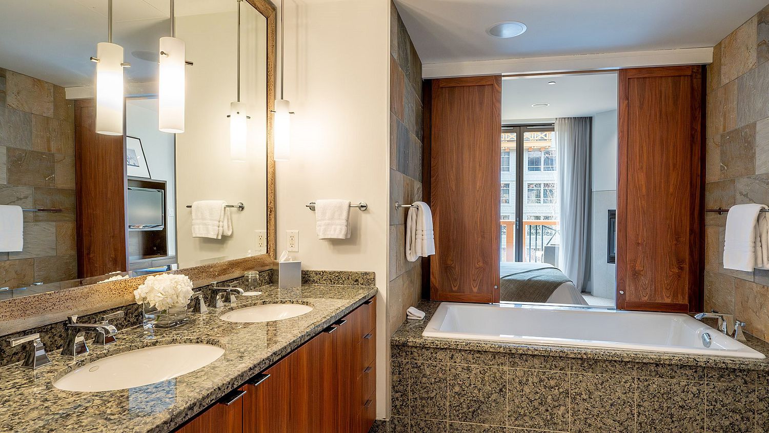 33 Four Seasons Private Residences