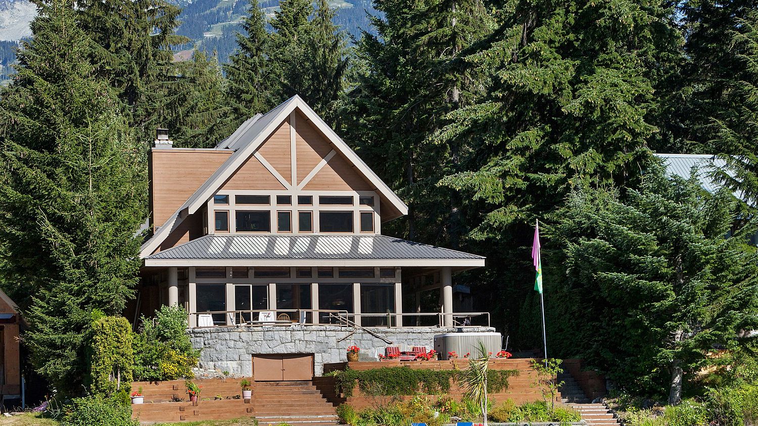 3319 Lakeside Road
