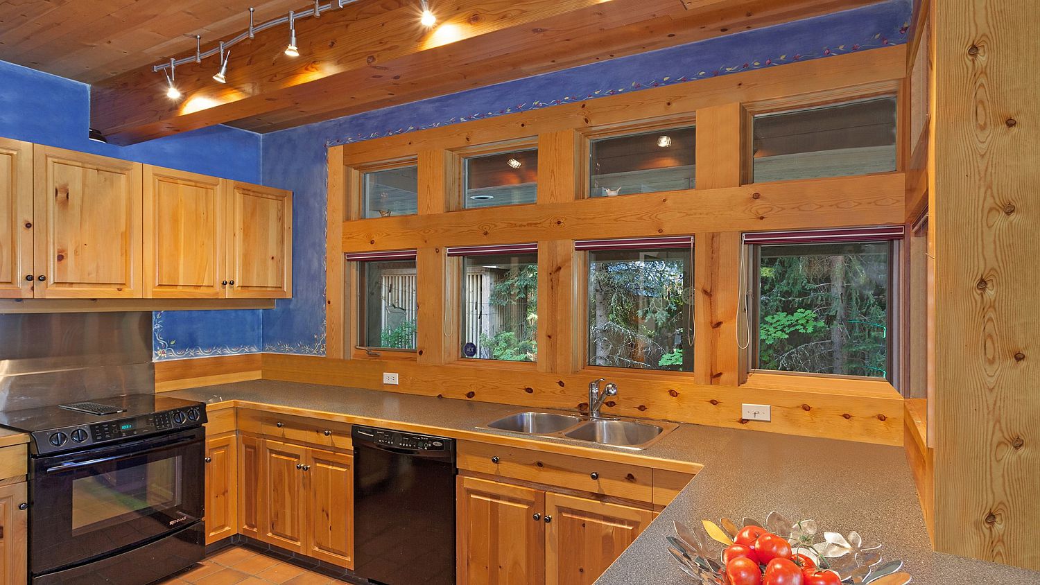 3319 Lakeside Road