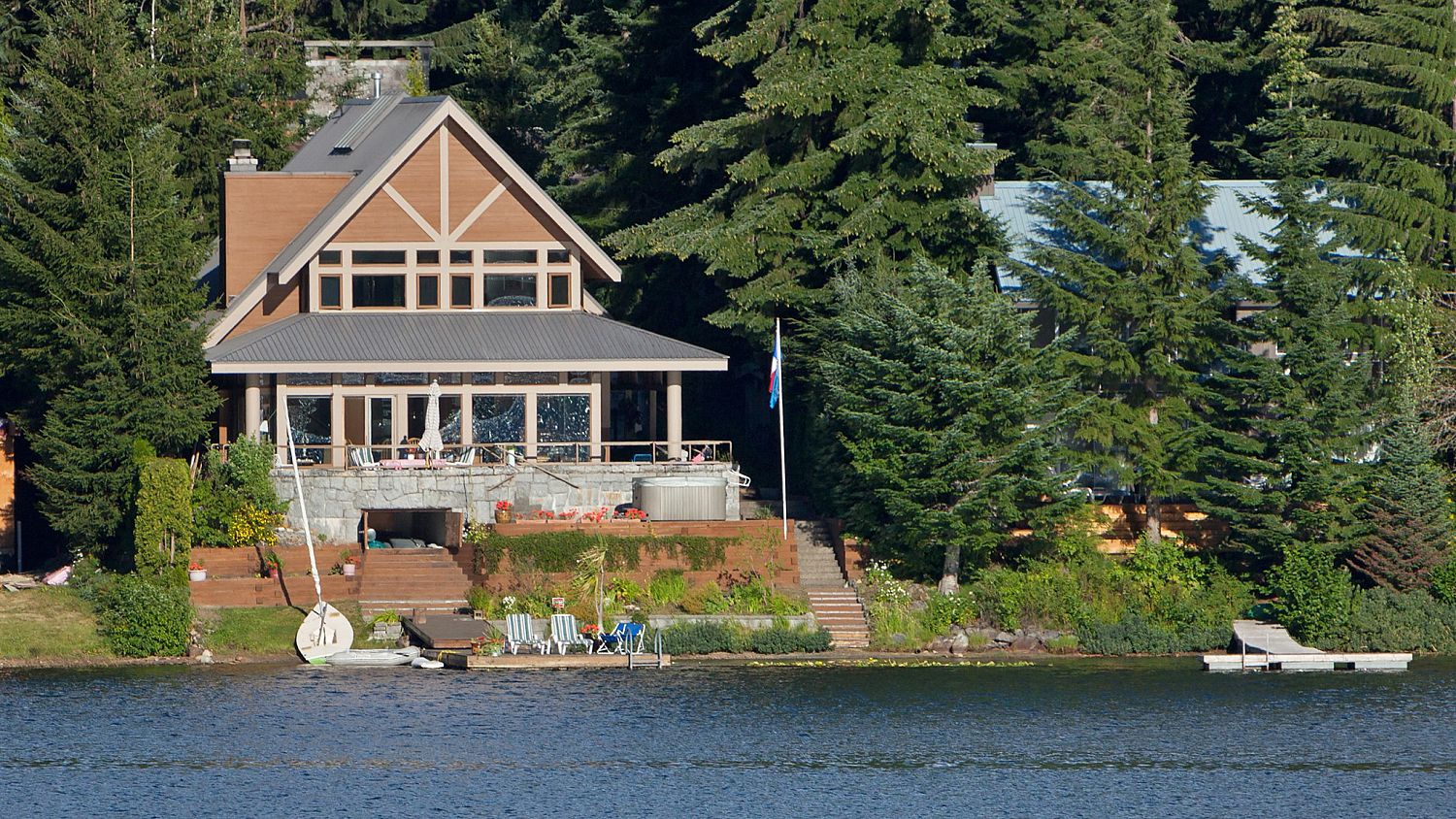 3319 Lakeside Road