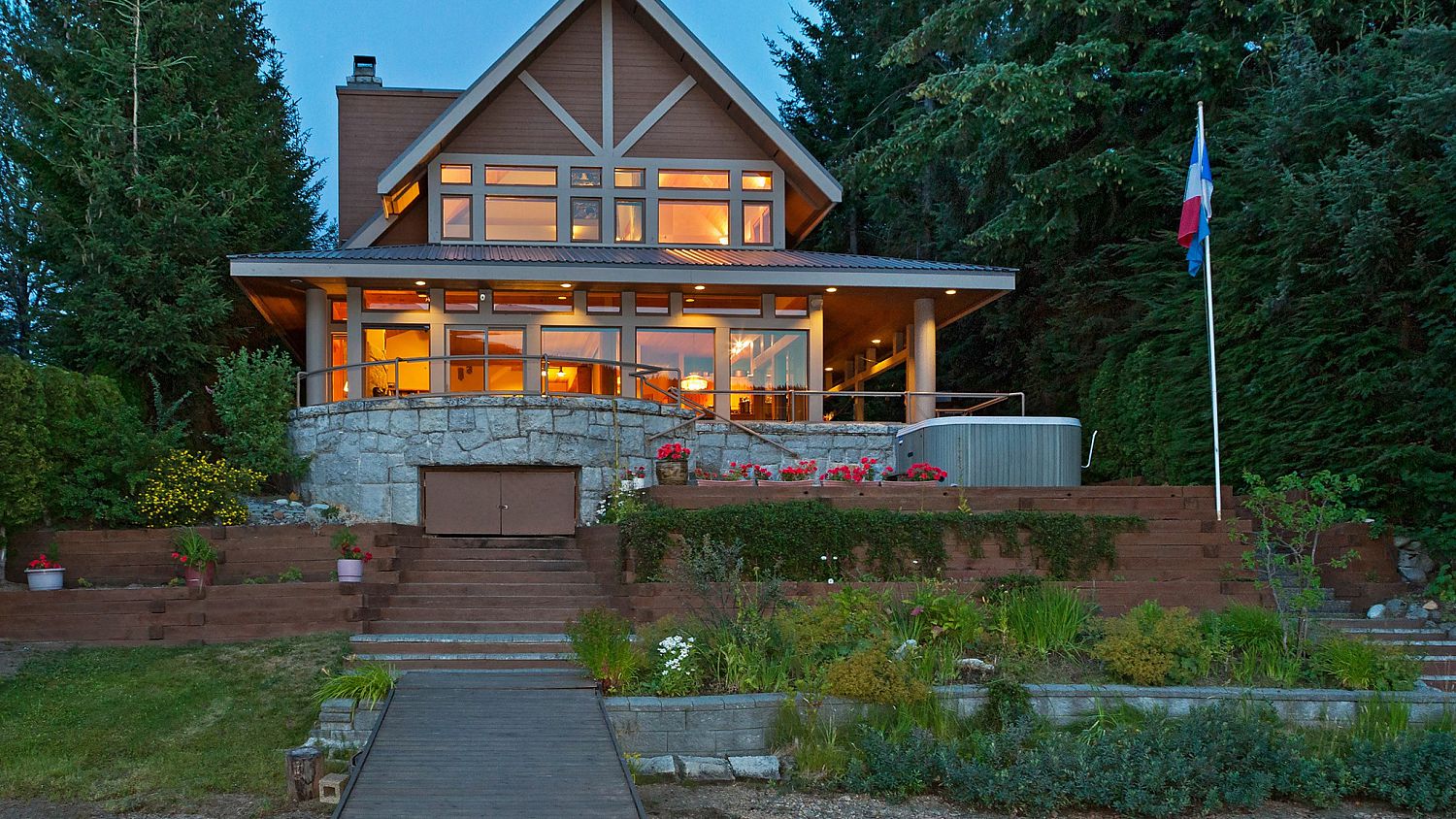 3319 Lakeside Road