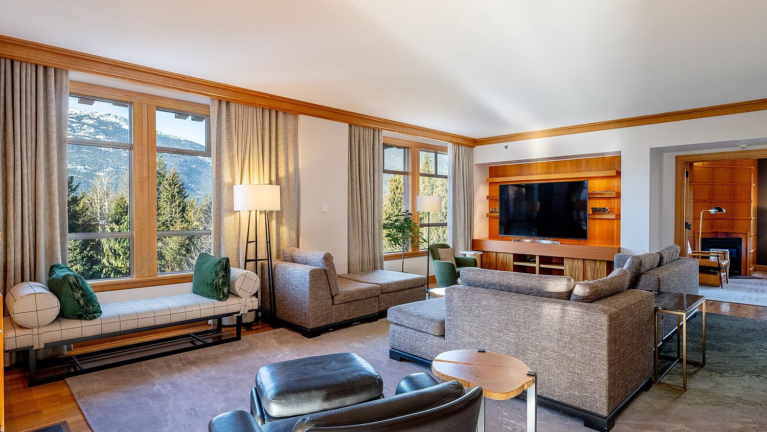 530/532/534 Four Seasons Resort