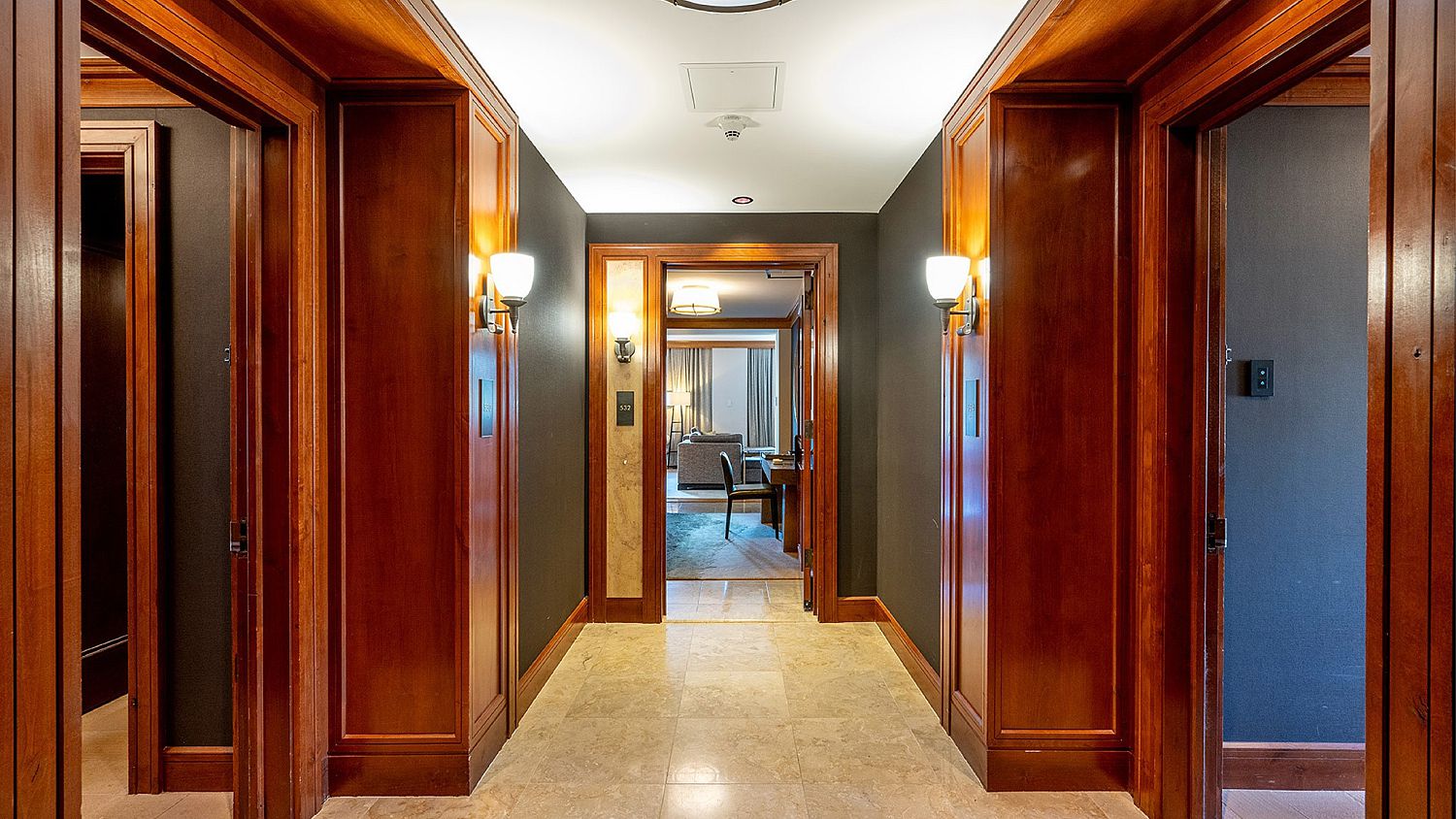 530/532/534 Four Seasons Resort