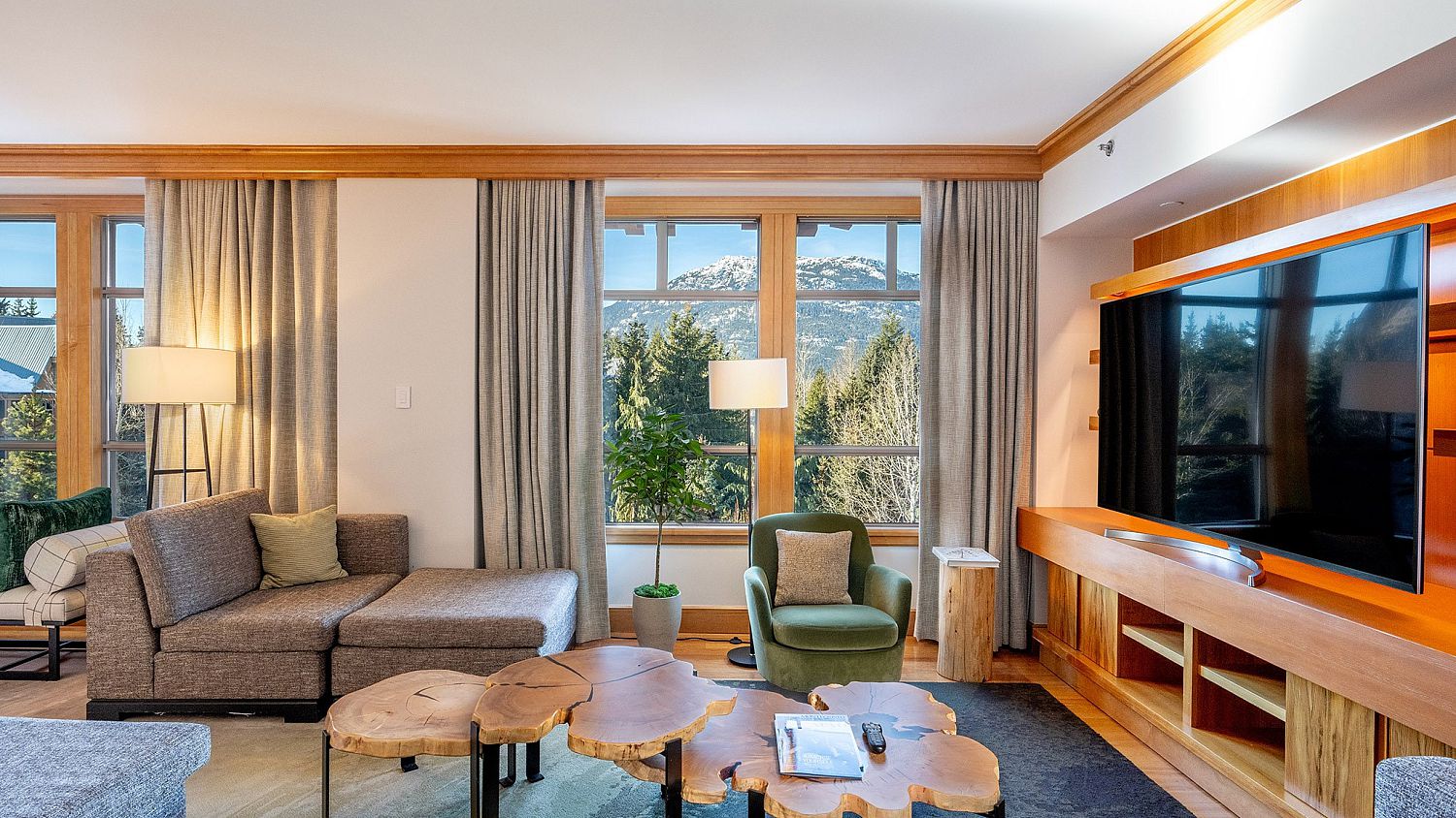 530/532/534 Four Seasons Resort