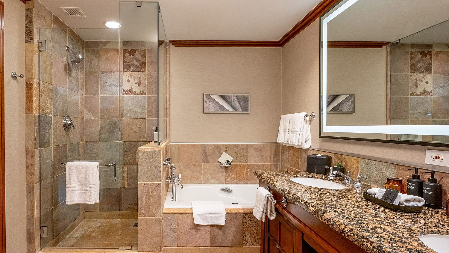530/532/534 Four Seasons Resort