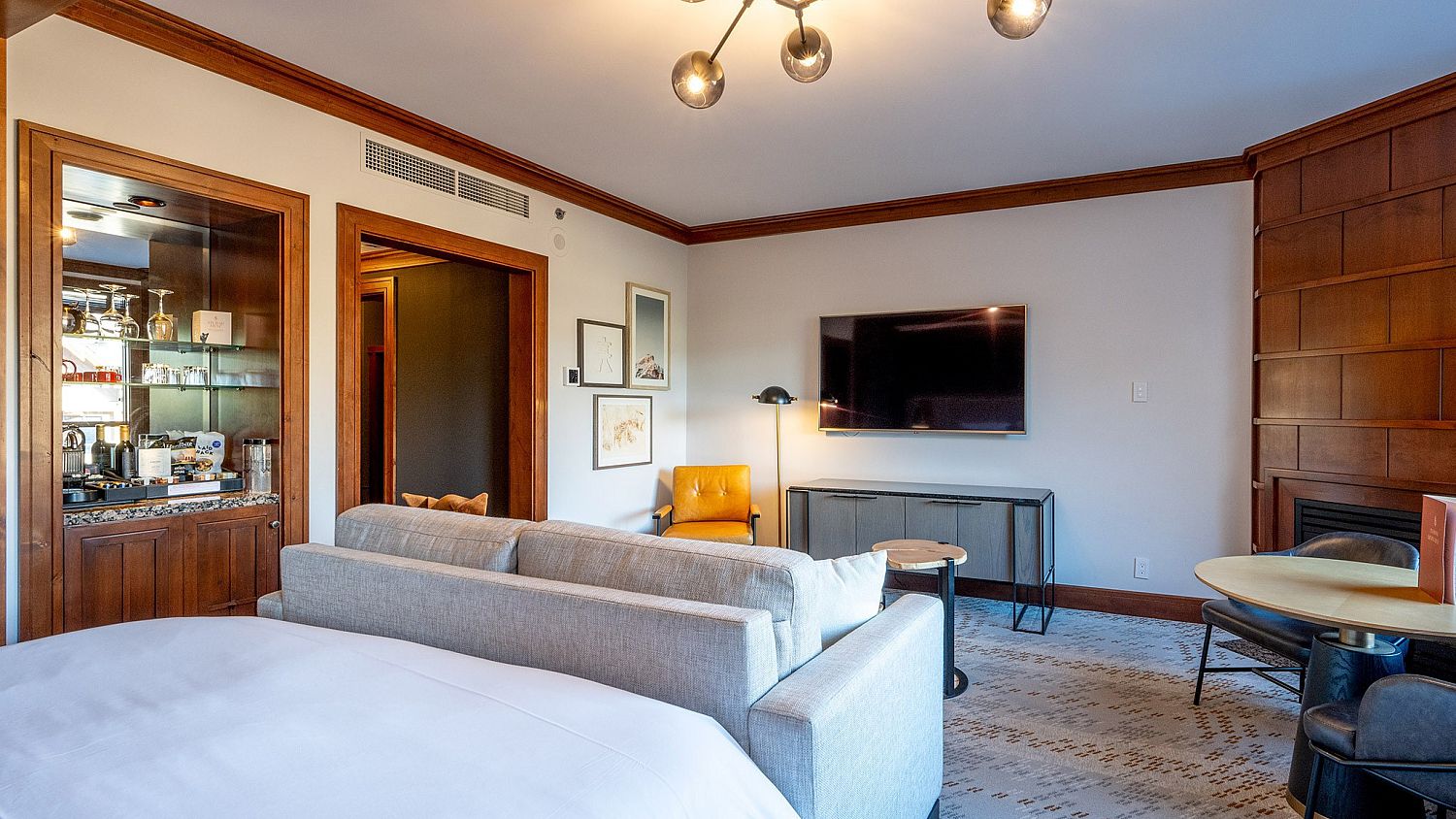 530/532/534 Four Seasons Resort