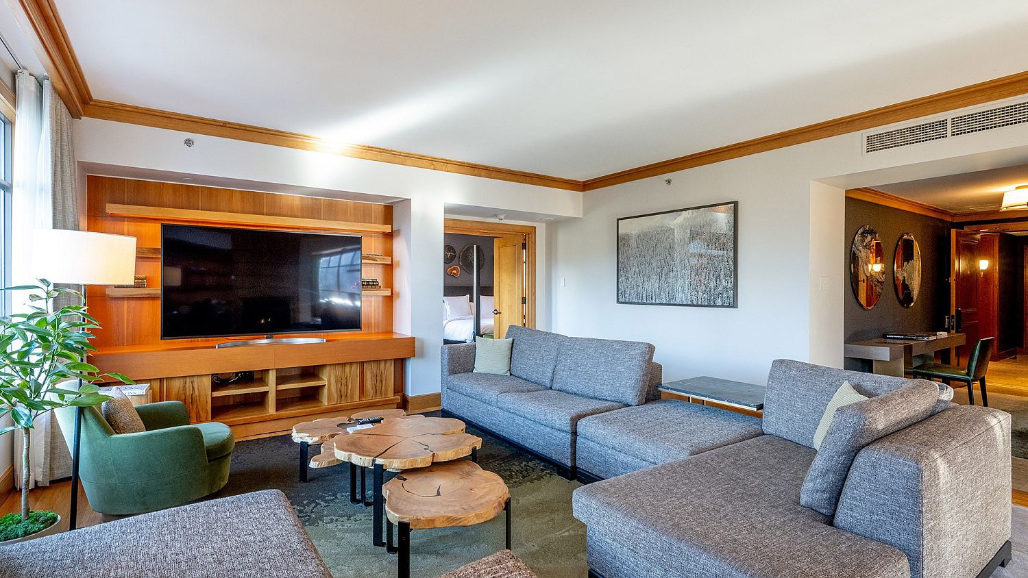 530/532/534 Four Seasons Resort