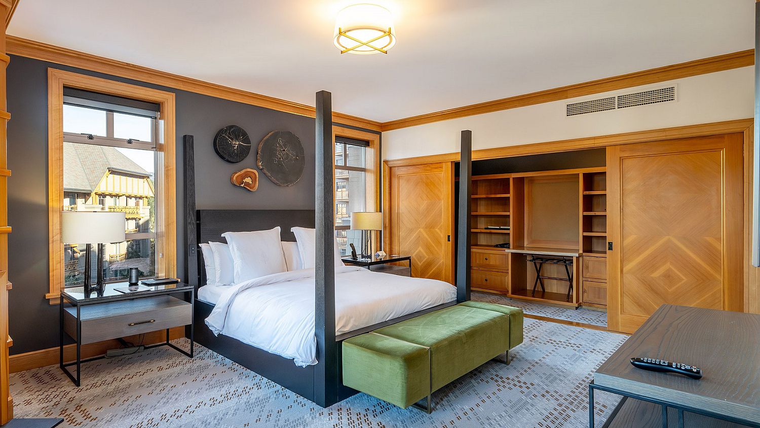 530/532/534 Four Seasons Resort