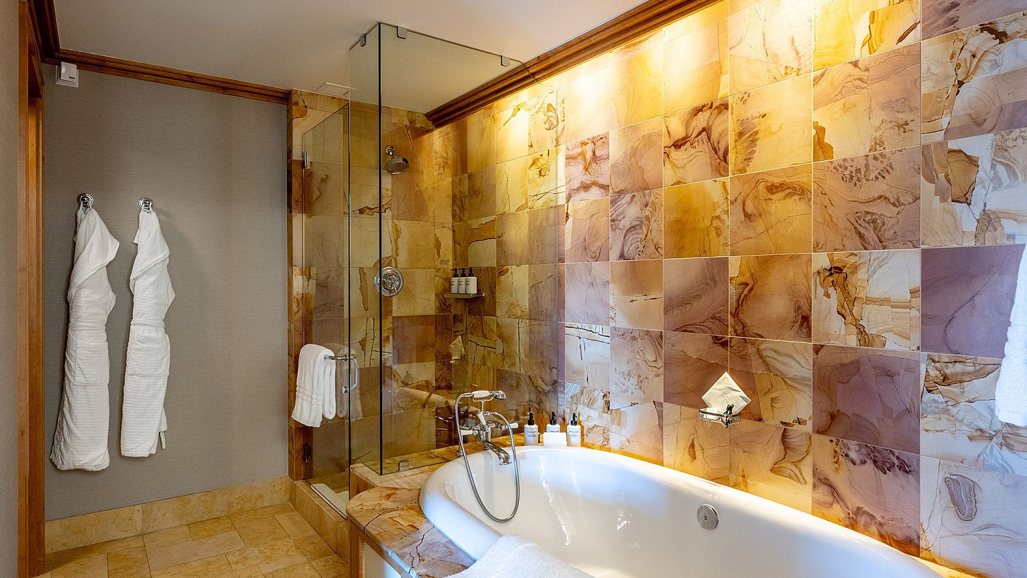 530/532/534 Four Seasons Resort